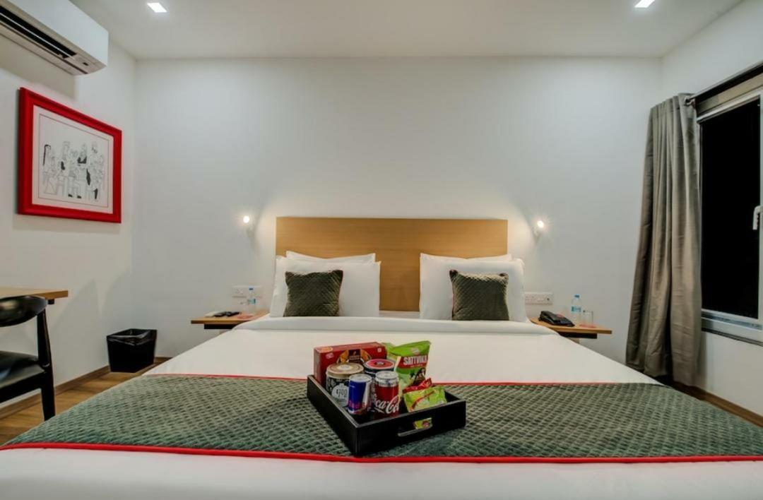 Hotel Town Plaza Πούνε Εξωτερικό φωτογραφία