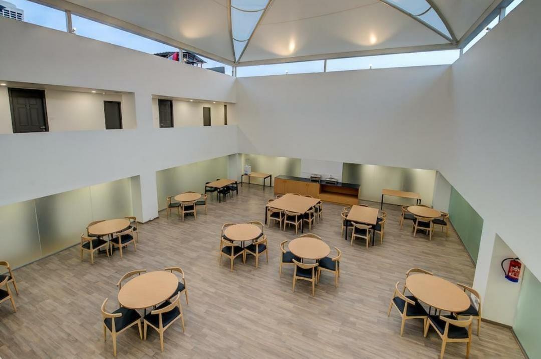 Hotel Town Plaza Πούνε Εξωτερικό φωτογραφία