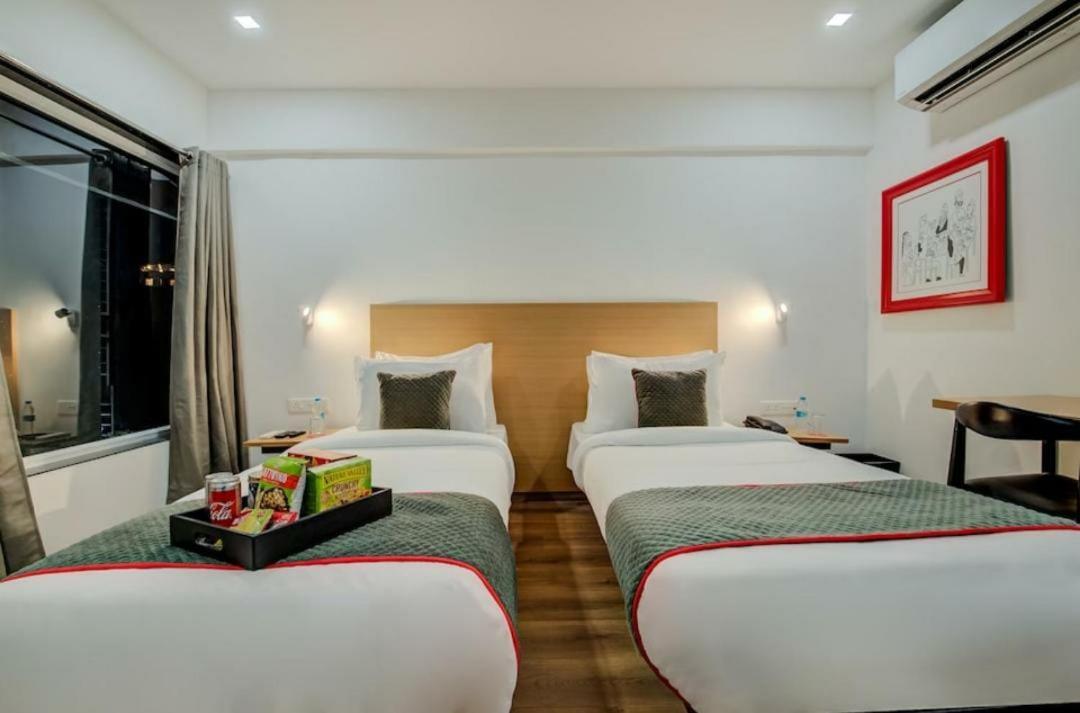Hotel Town Plaza Πούνε Εξωτερικό φωτογραφία
